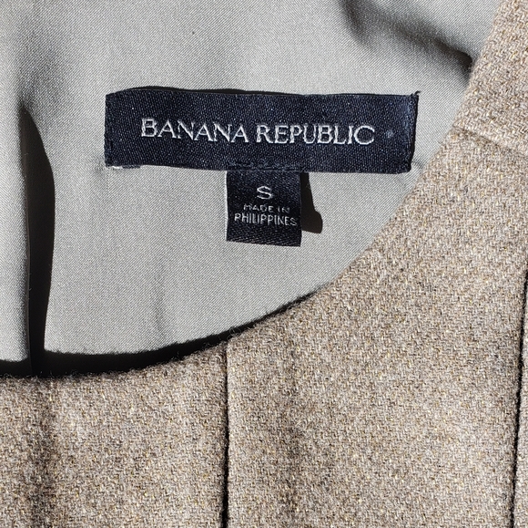 Sleeveless top size small Banana Republic beige with subtle gold flecks - Picture 5 of 8